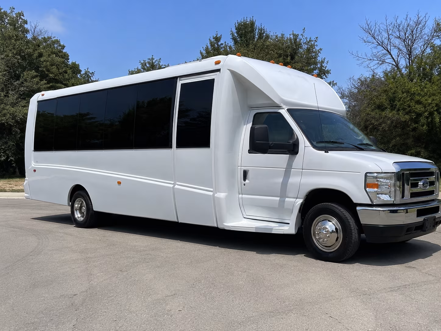 Toledo Birthday, Sweet 16, & Quinceañera Transportation party bus exterior