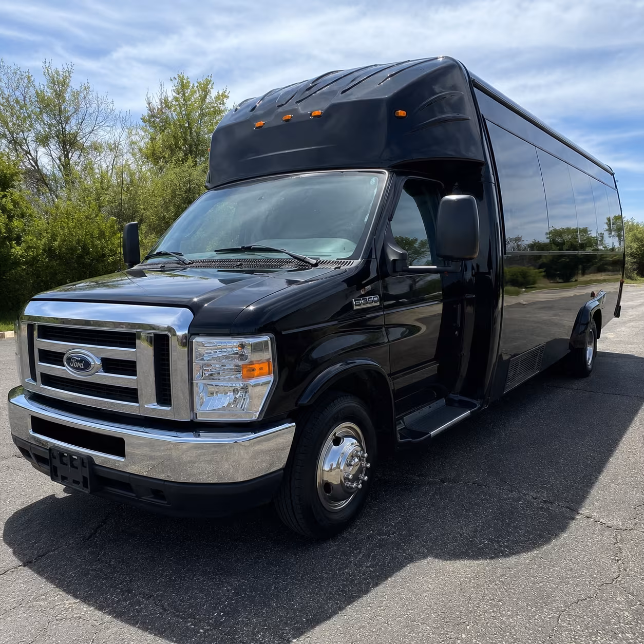 Toledo Winery Tour & Pub Crawl Transportation party bus exterior
