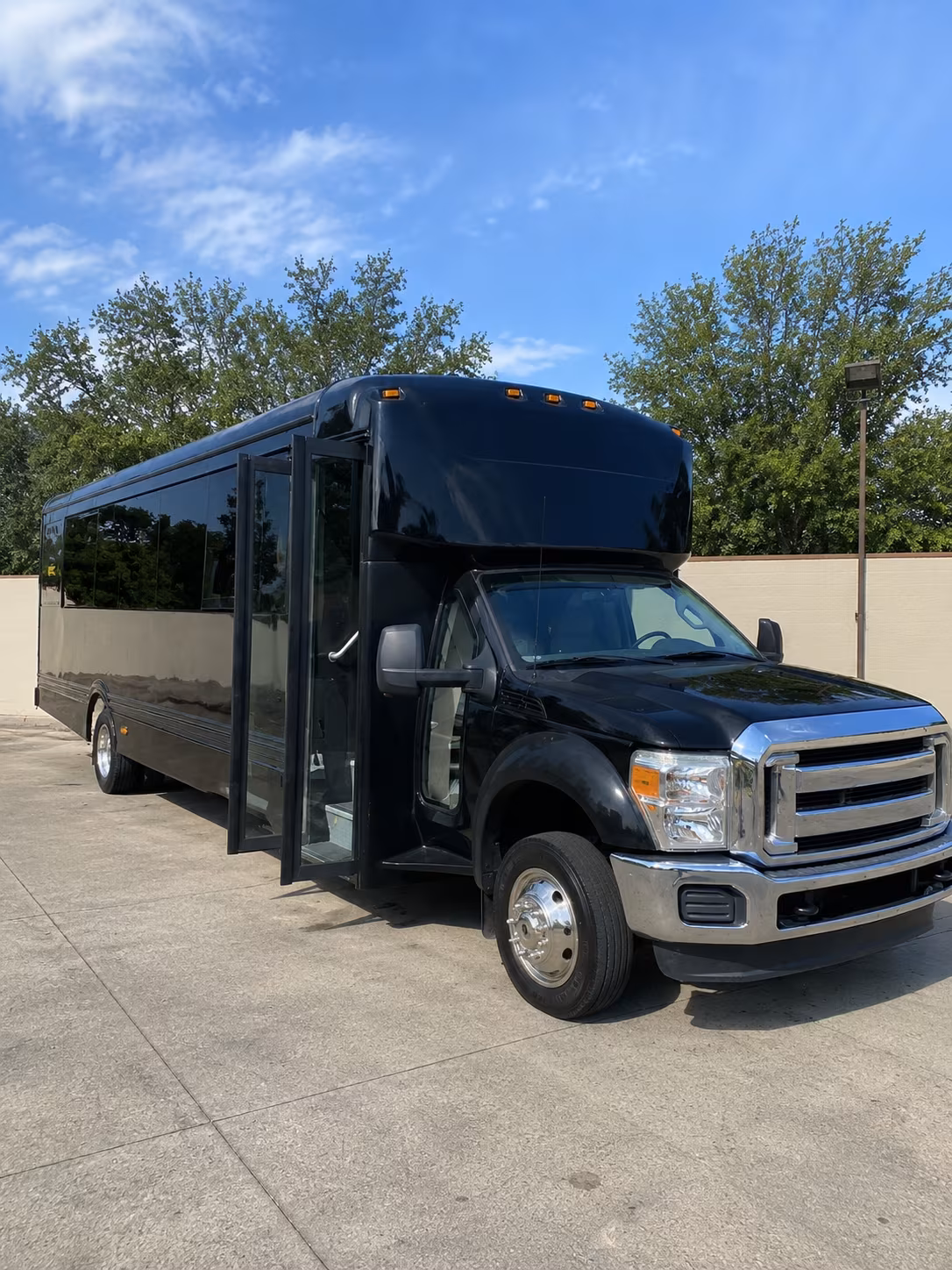 Toledo Winery Tour & Pub Crawl Transportation party bus exterior